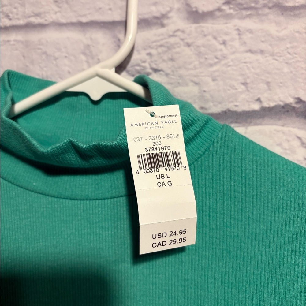 New American Eagle Top Medium and Large - Picture 5 of 12